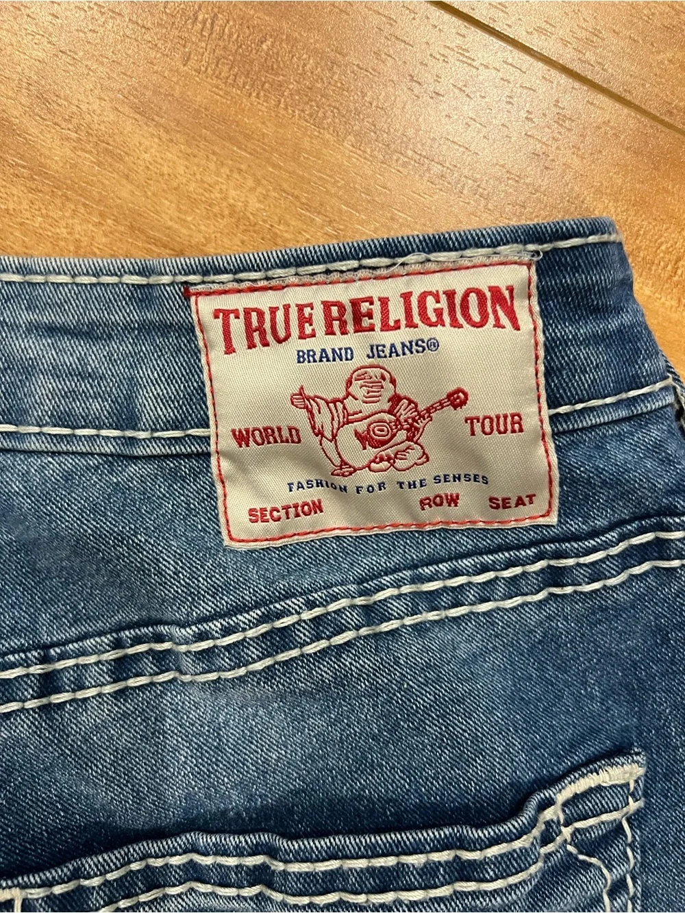 True Religion BECCA Mid-Rise Boot Cut Jeans in EUC - Picture 4 of 4